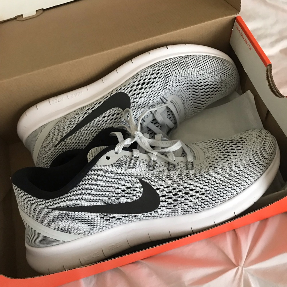 Nike running shoes. Size 10. Only worn once